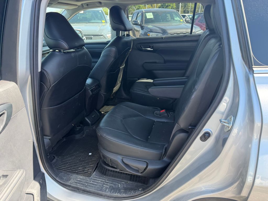 Used 2021 Toyota Highlander Hybrid SUV