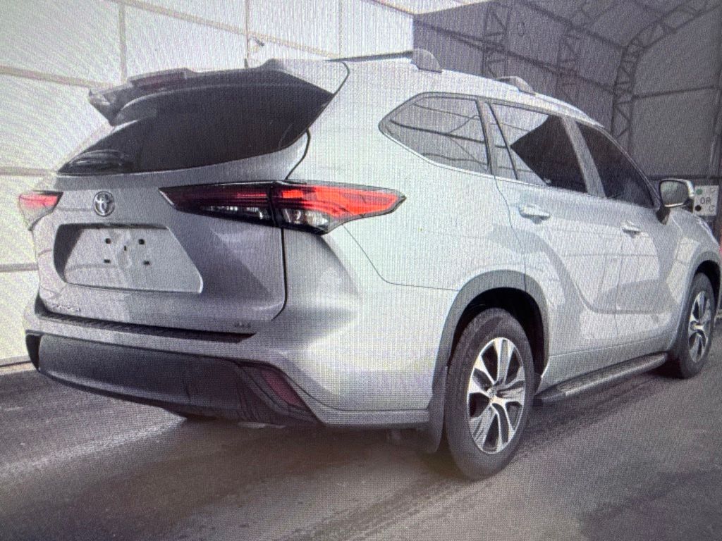 2023 Toyota Highlander XLE - 1