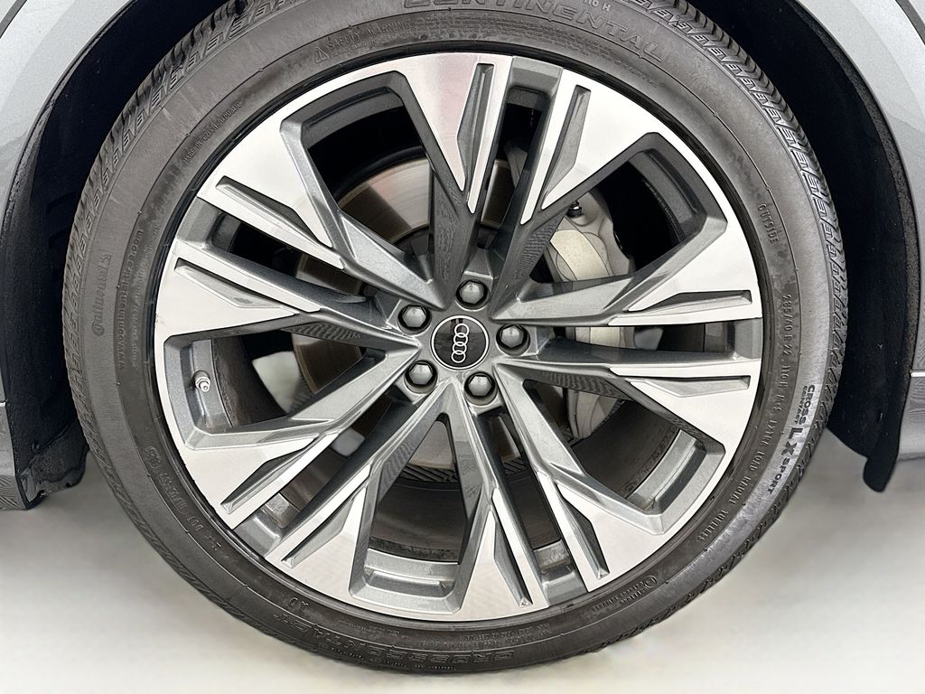 Thumbnail: 2025 Audi Q8 - 29