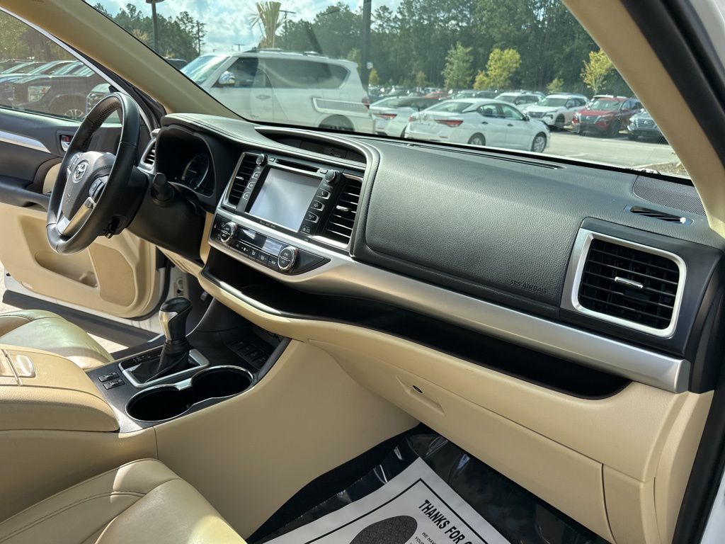 2019 Toyota Highlander XLE 38