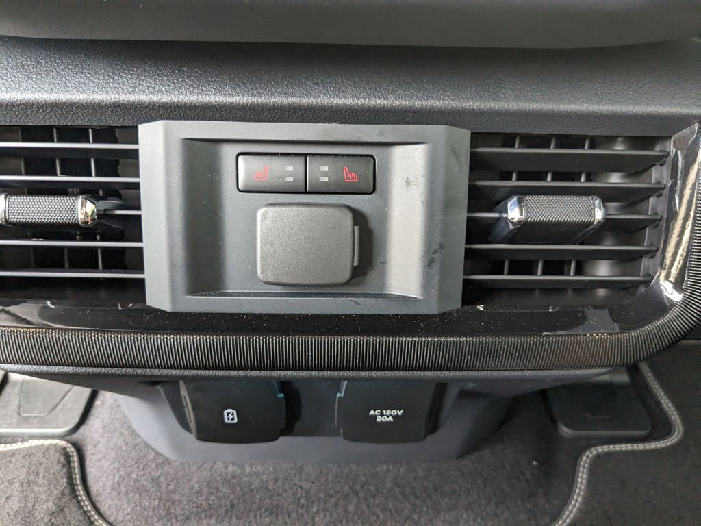 2025 Ford F-150 Lightning Platinum