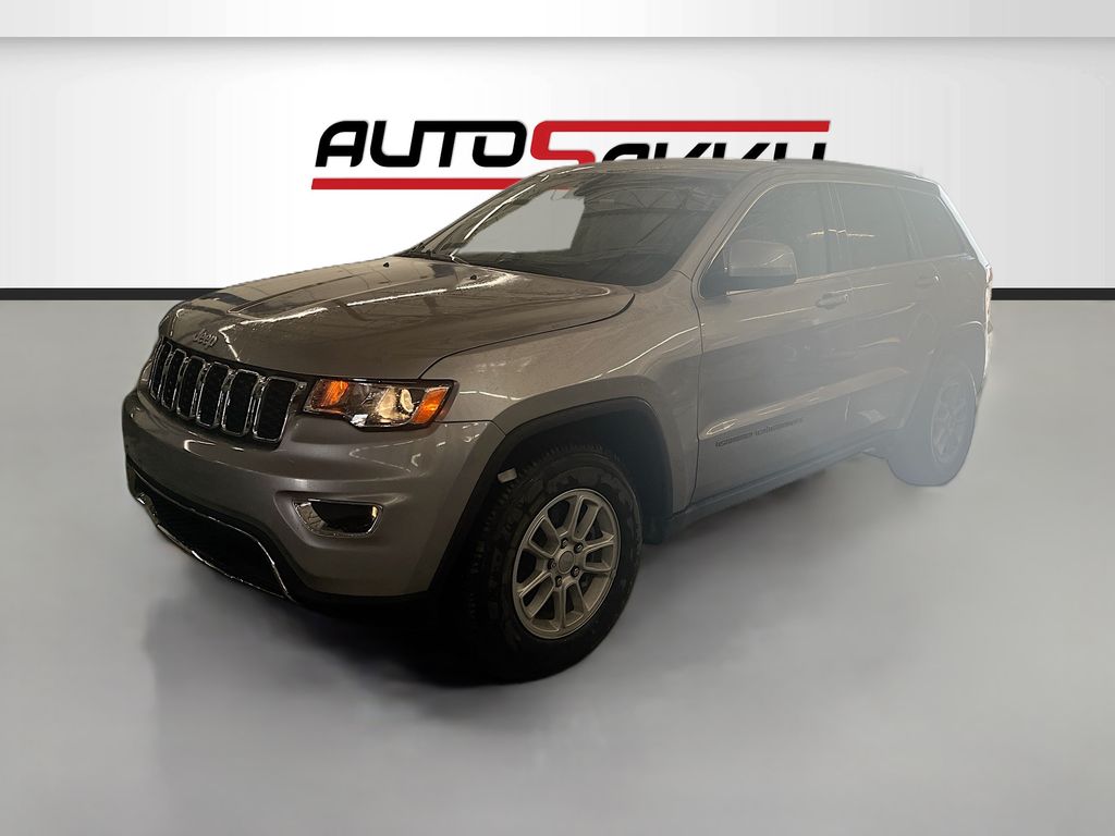 Used 2019 Silver Jeep Laredo image 3