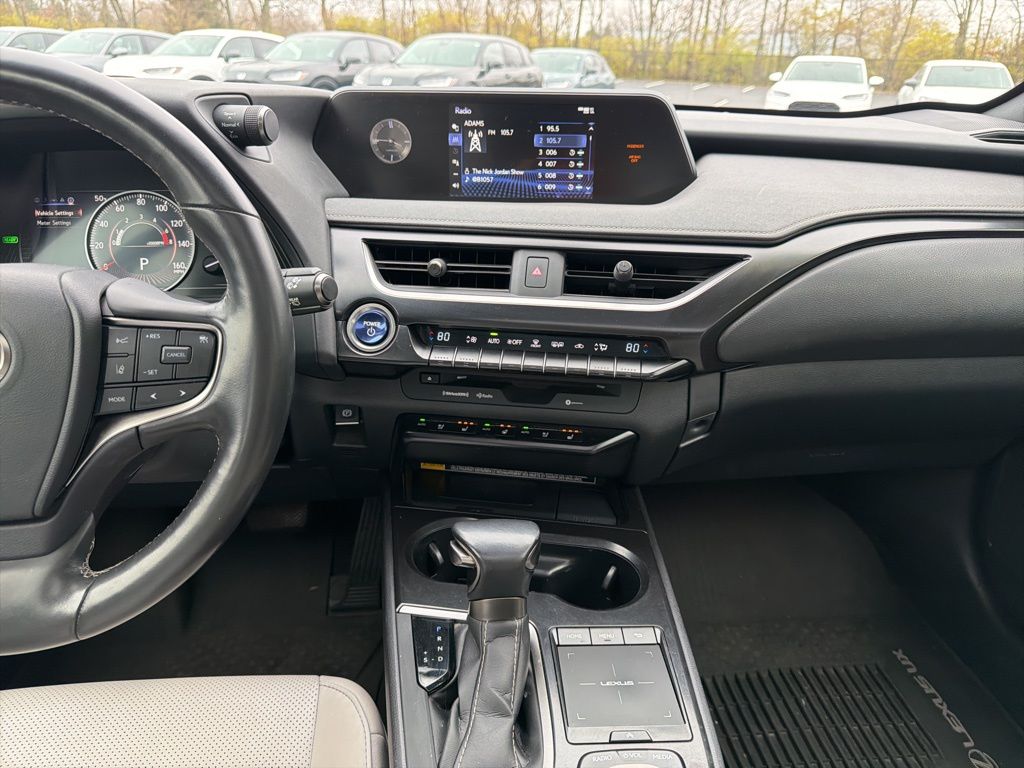 Thumbnail: 2021 Lexus UX - 16