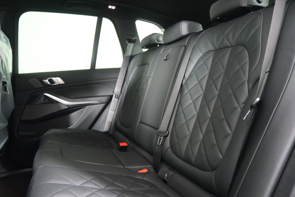 Thumbnail: 2026 BMW X5 - 16