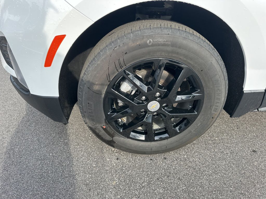 2022 Summit White Chevrolet Equinox LT FWD SUV