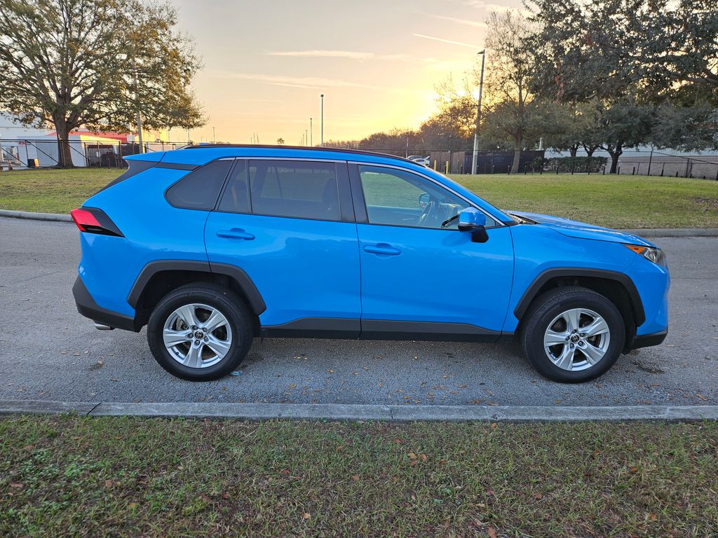 2021 Toyota RAV4 XLE 6