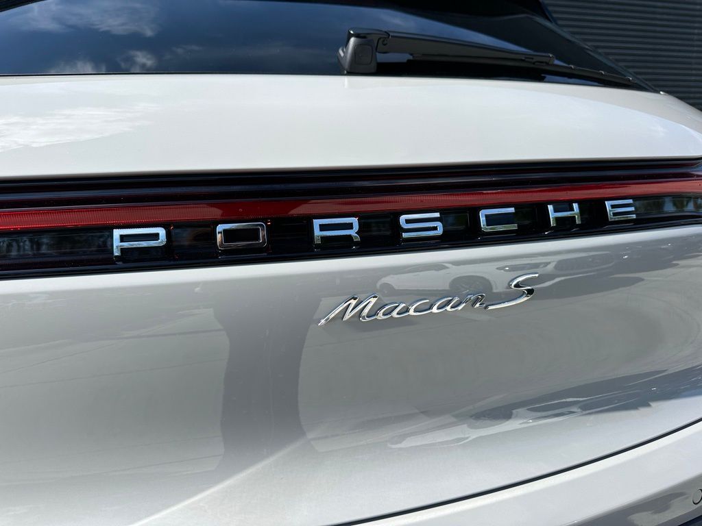 Thumbnail: 2026 Porsche Macan - 14