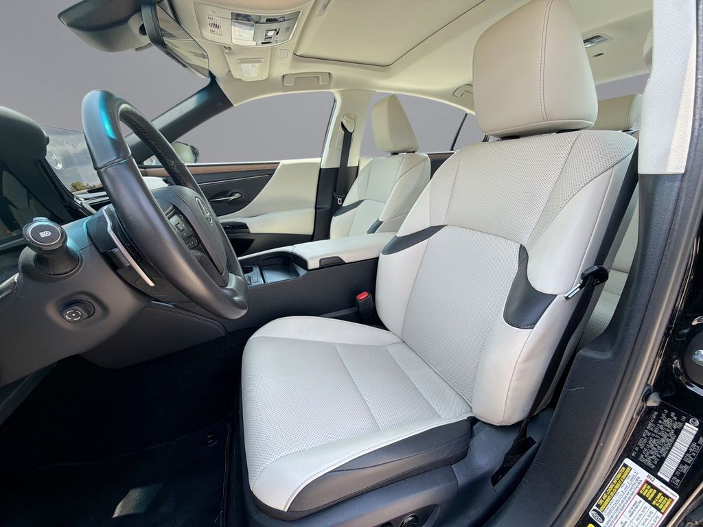 Thumbnail: 2024 Lexus ES - 30