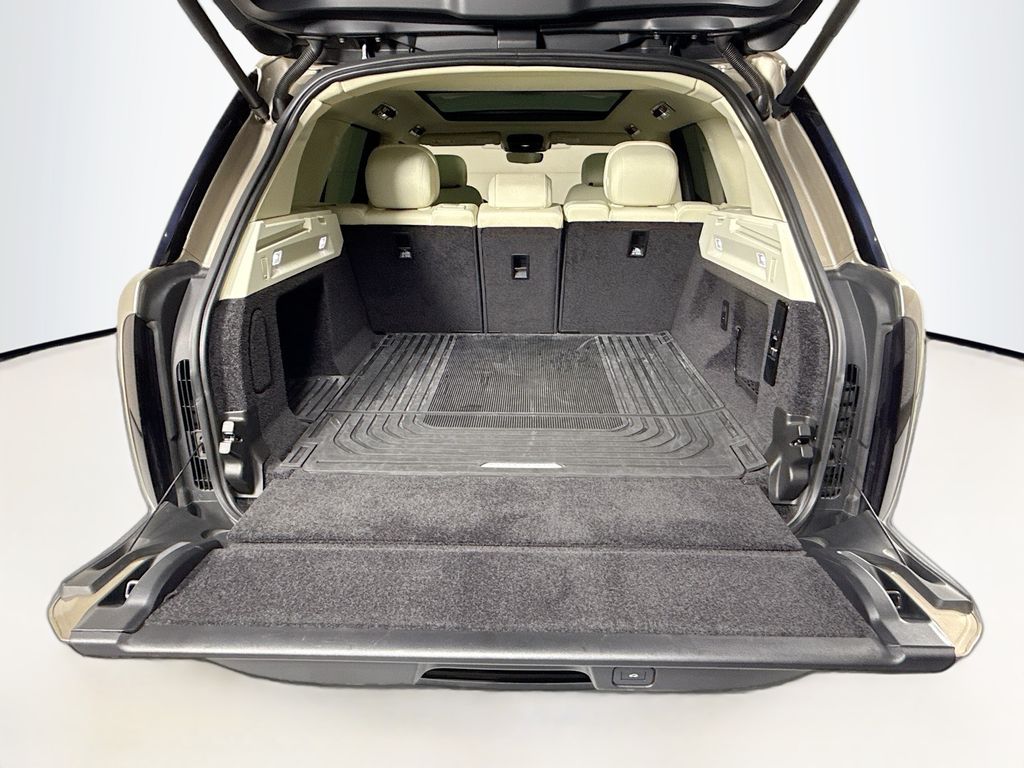 Thumbnail: 2023 Land Rover Range Rover - 28