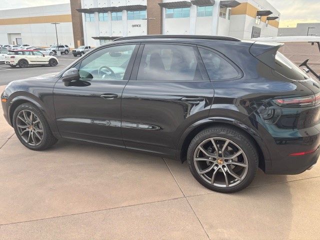 2022 Porsche Cayenne S 3