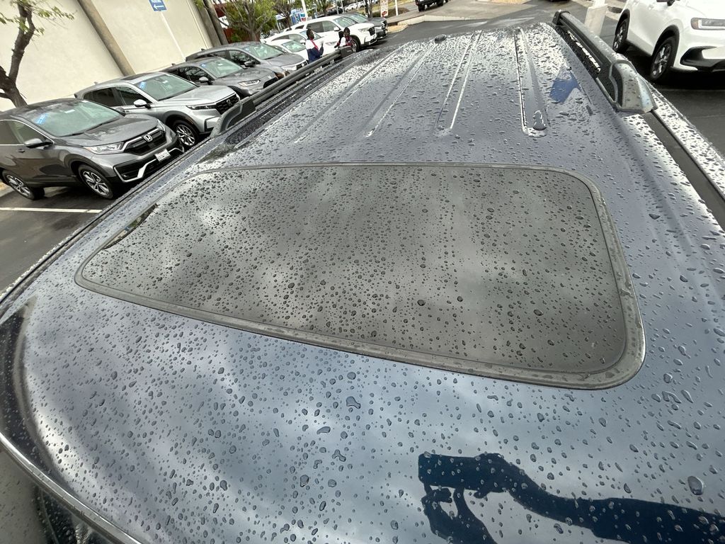 Thumbnail: 2011 Honda Pilot - 21