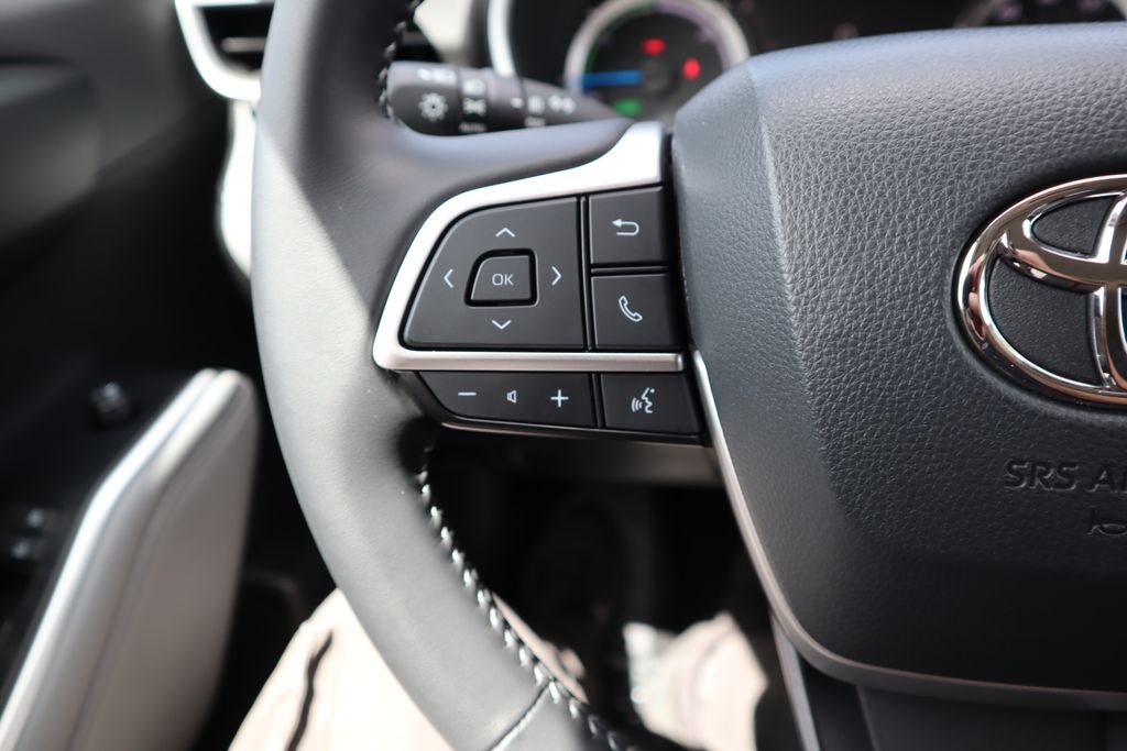 2025 Toyota Highlander XLE 11