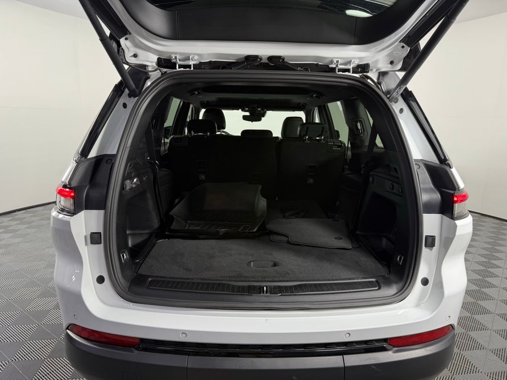 2023 Jeep Grand Cherokee L Altitude 19