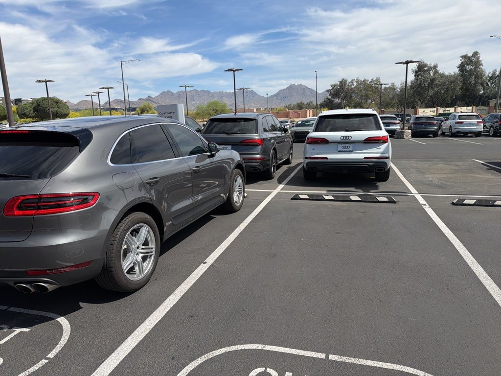 Thumbnail: 2015 Porsche Macan - 6