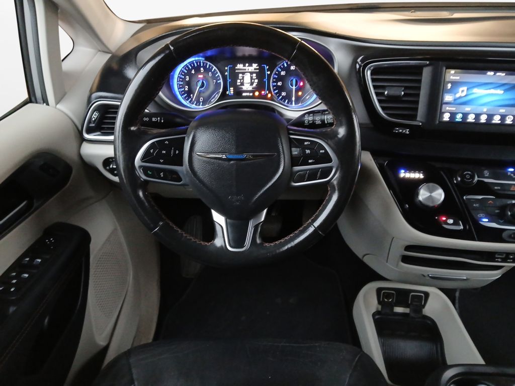 Used Car 2020 Chrysler Pacifica  Touring L For Sale Under $25,000 In Austin, Texas