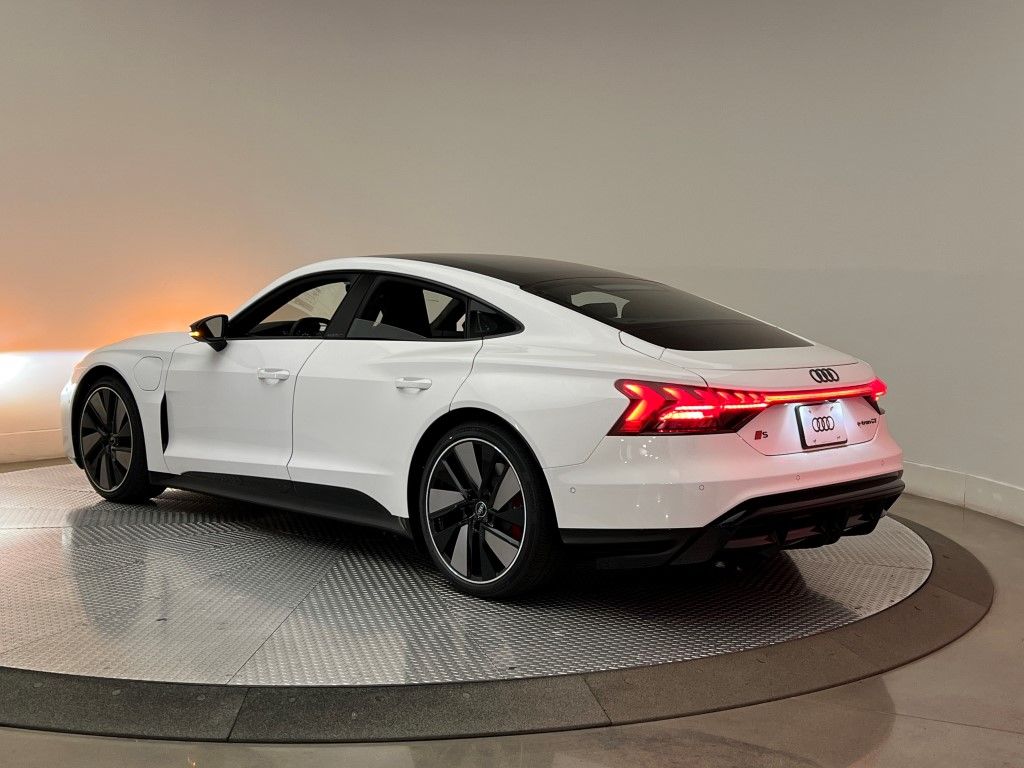 Thumbnail: 2026 Audi e-tron GT - 4