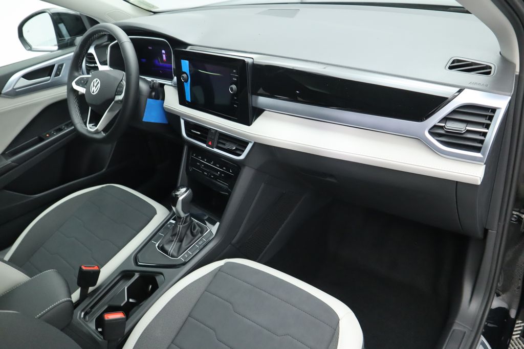 2025 Volkswagen Taos SE 18