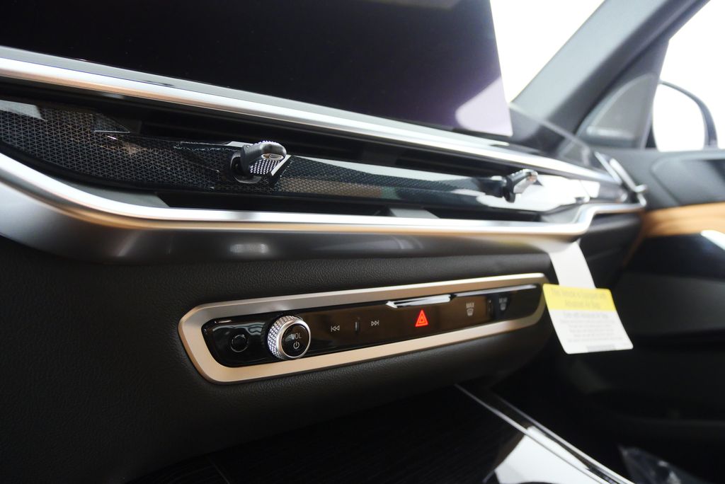Thumbnail: 2026 BMW X5 - 21
