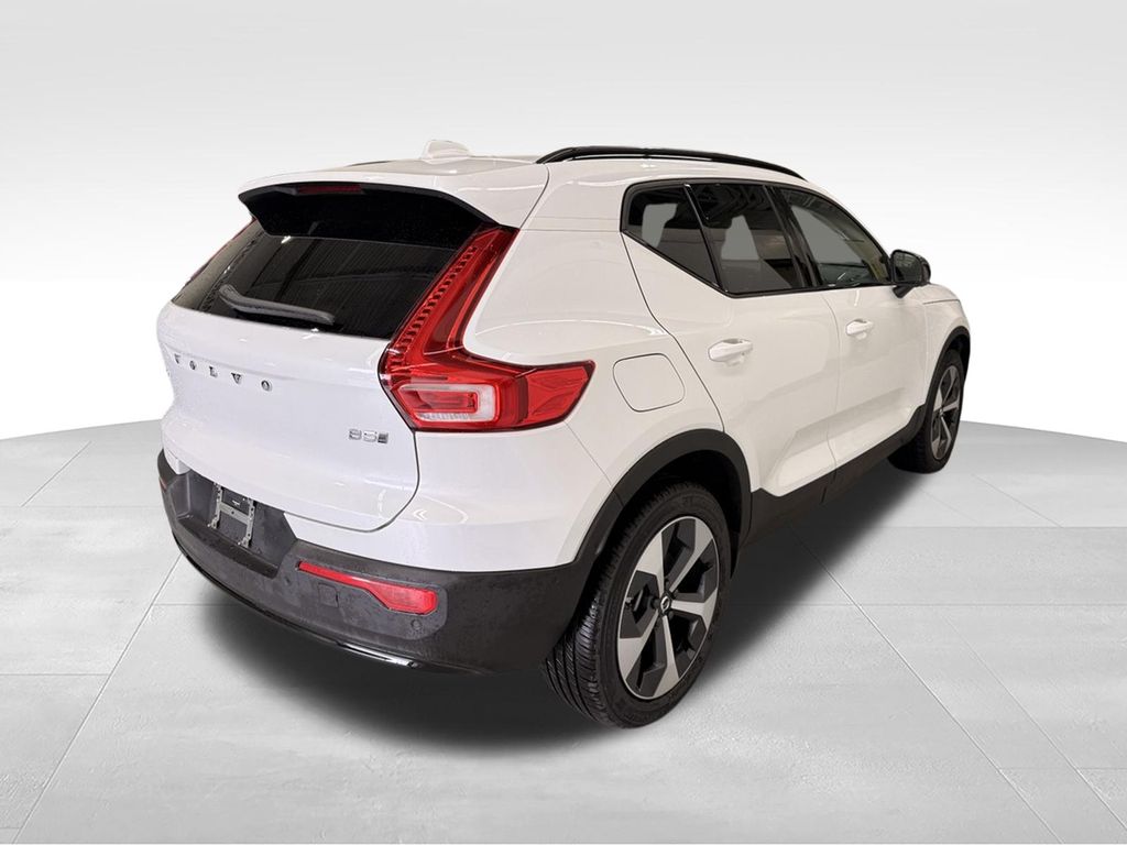 Thumbnail: 2026 Volvo XC40 - 6