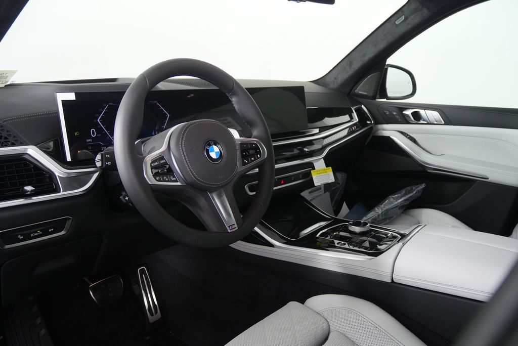Thumbnail: 2026 BMW X7 - 13