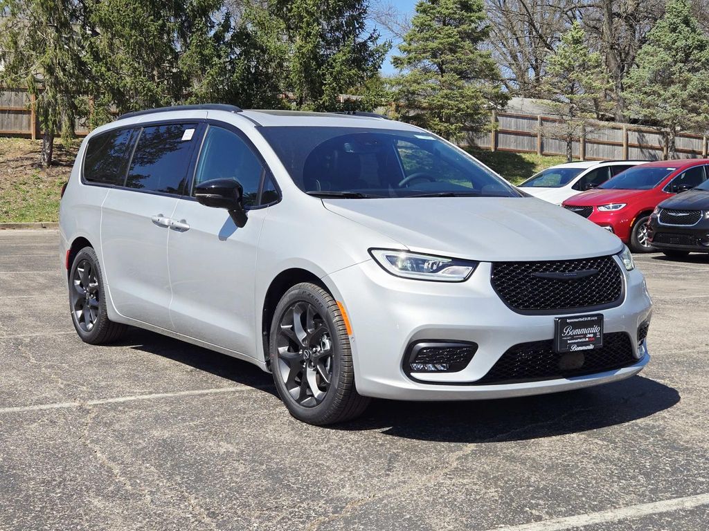 2026 Chrysler Pacifica Limited FWD