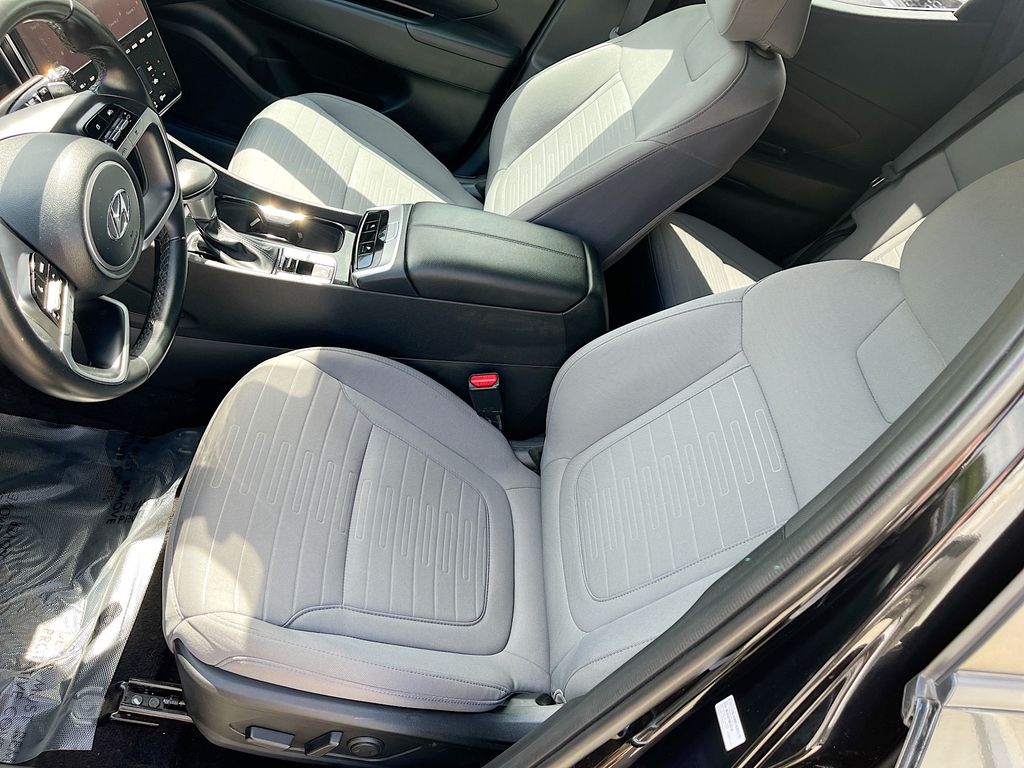 Used 2023 Black Hyundai SEL Premium image 16