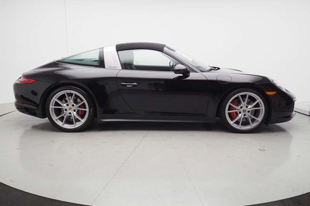 Thumbnail: 2019 Porsche 911 - 4