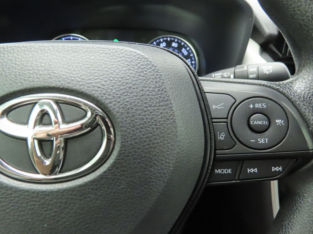 Thumbnail: 2020 Toyota RAV4 - 12