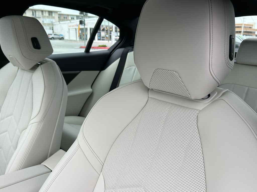 Thumbnail: 2026 BMW i5 - 14