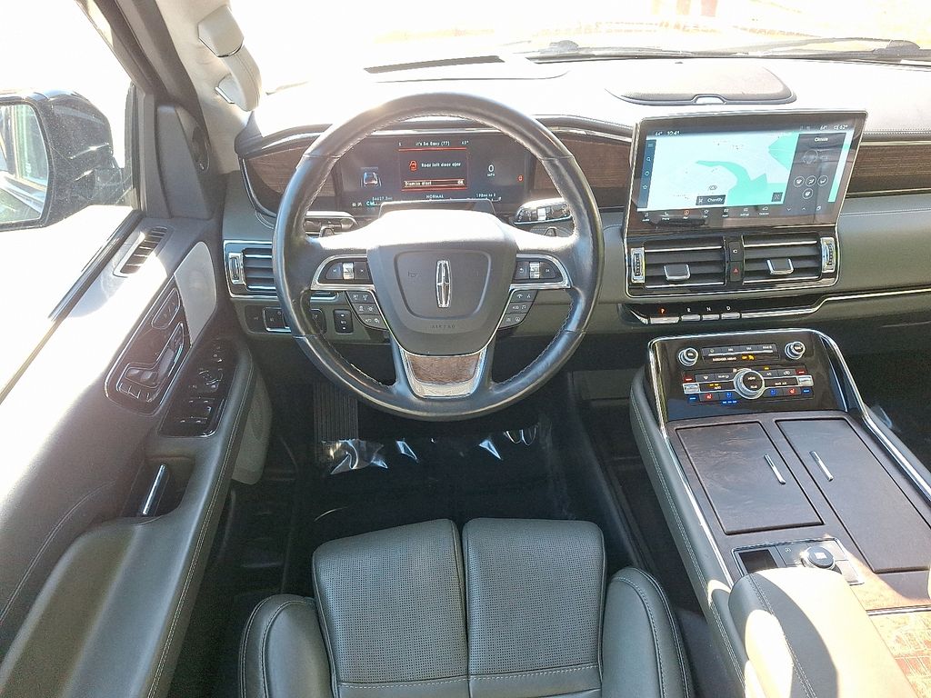 Thumbnail: 2022 Lincoln Navigator - 11