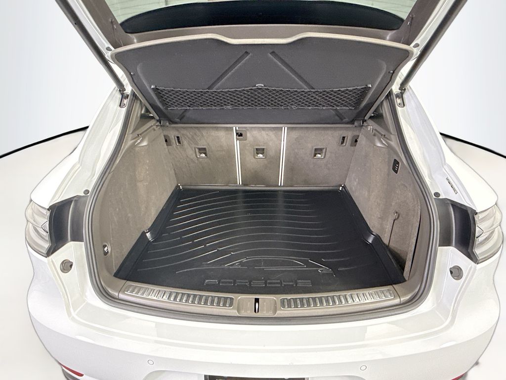 Thumbnail: 2020 Porsche Macan - 29