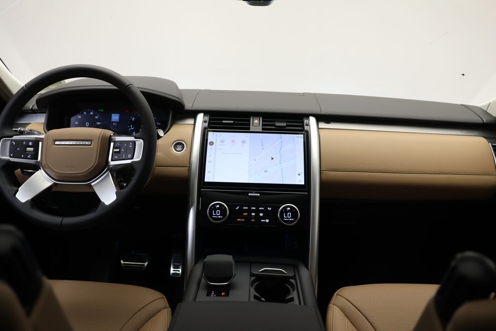 Thumbnail: 2026 Land Rover Discovery - 15