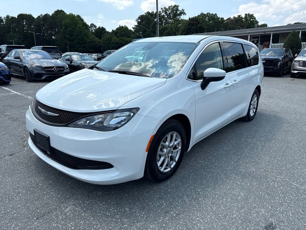 2023 Chrysler Voyager LX's photo
