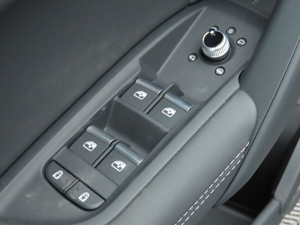 2025 Audi Q5 e Premium Plus 25