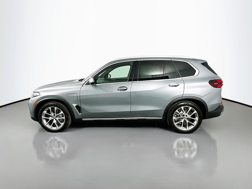 2025 BMW X5 xDrive50e 8