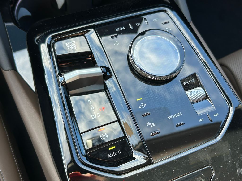 Thumbnail: 2026 BMW 5 Series - 28