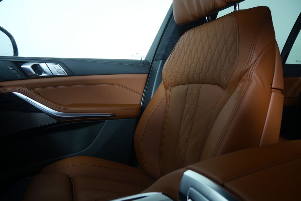 Thumbnail: 2026 BMW X7 - 25