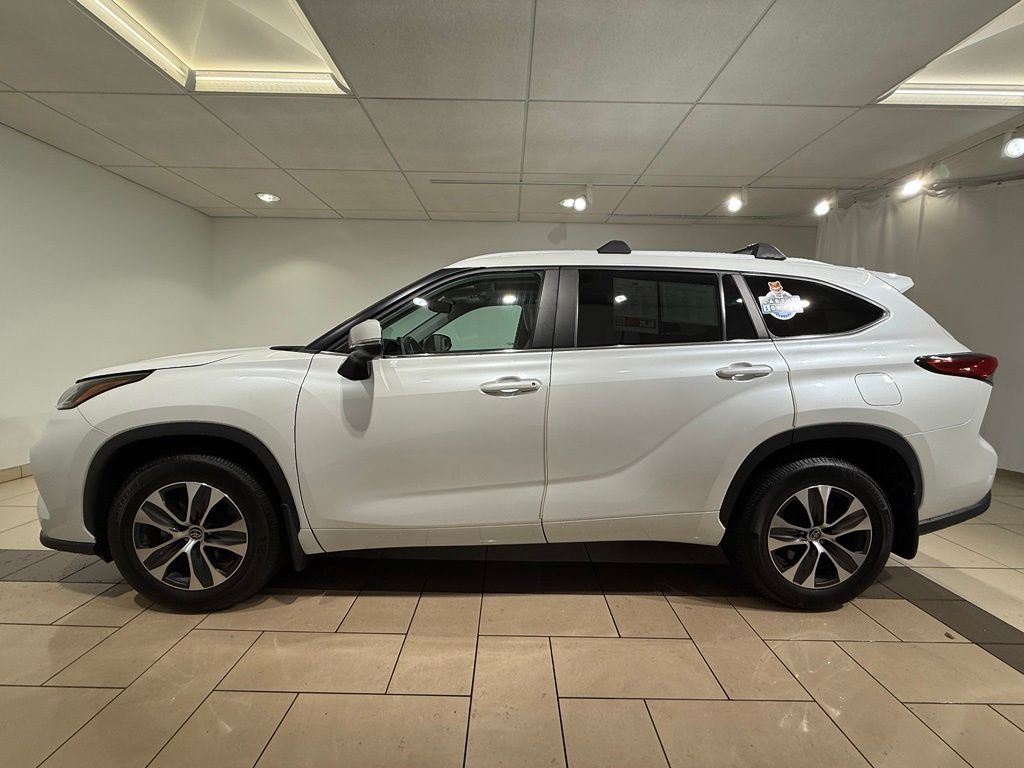 Thumbnail: 2023 Toyota Highlander - 2