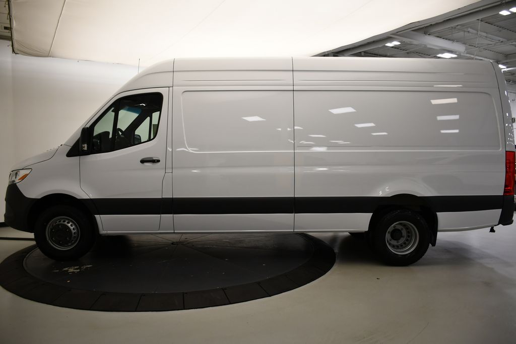 Thumbnail: 2025 Mercedes-Benz Sprinter - 5