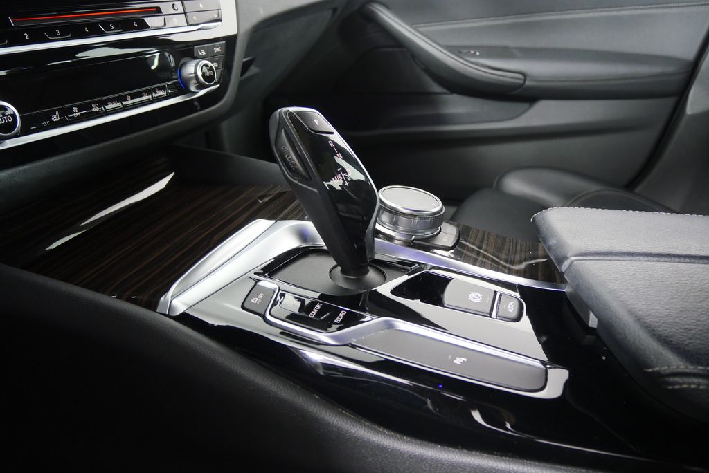 2019 BMW 5 Series 530i 27