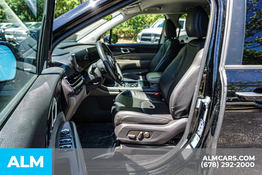 Used 2025 Black Kia LXS image 19