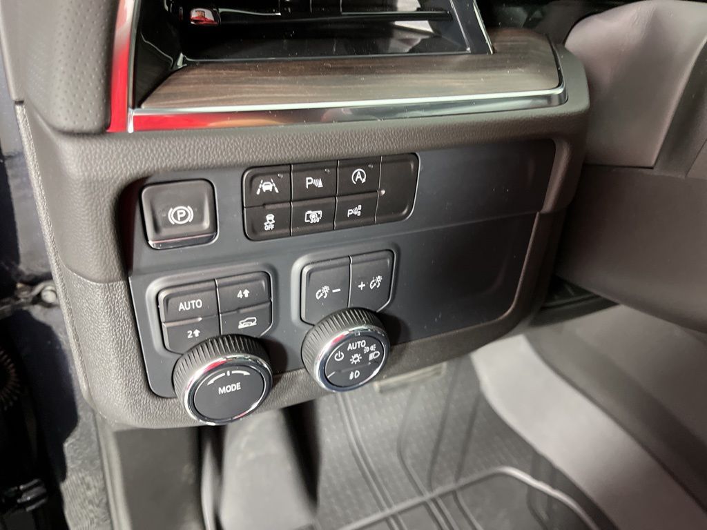 2025 Chevrolet Suburban Premier 29