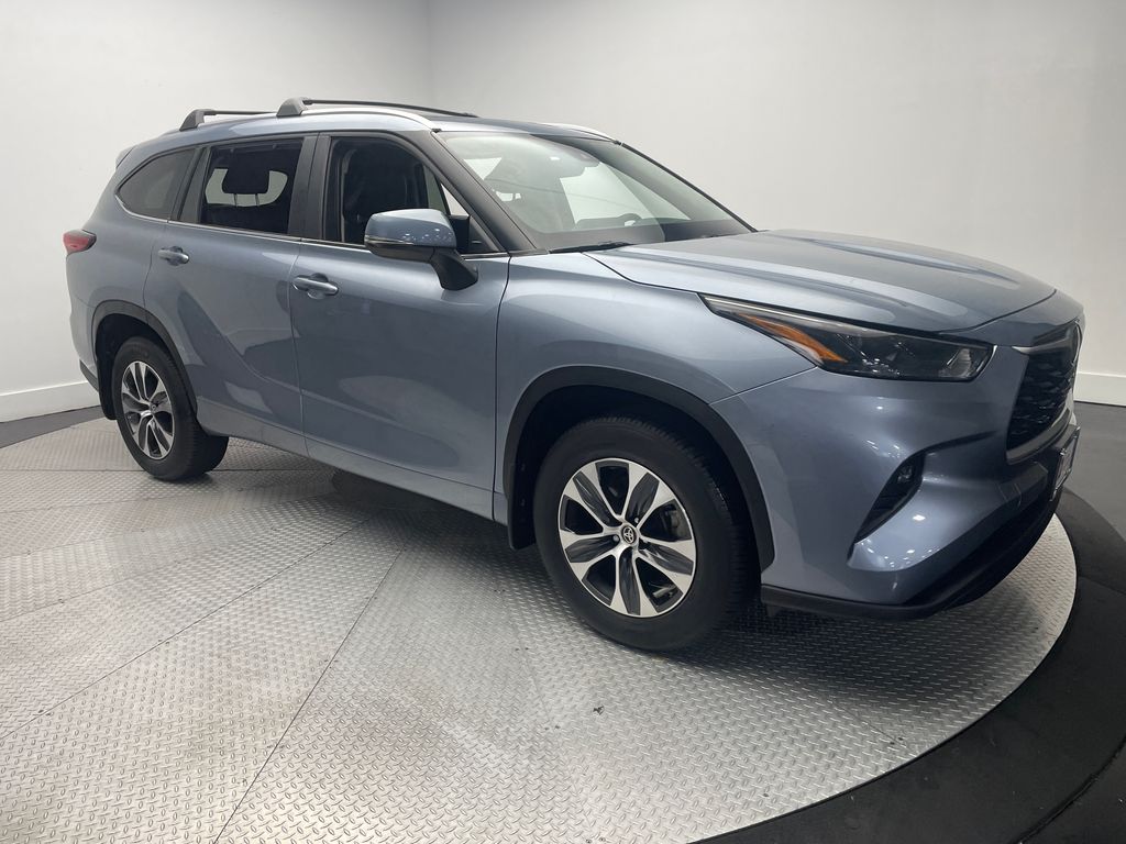 Thumbnail: 2023 Toyota Highlander - 3