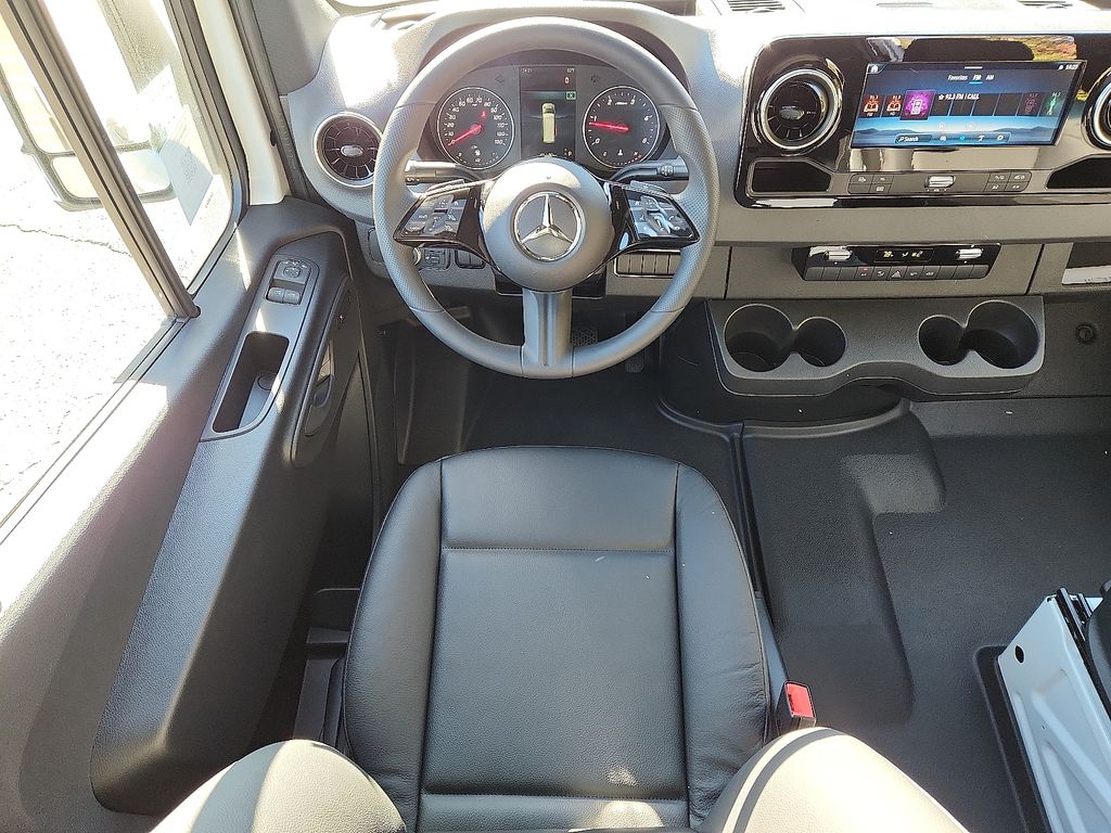 Thumbnail: 2025 Mercedes-Benz Sprinter - 7