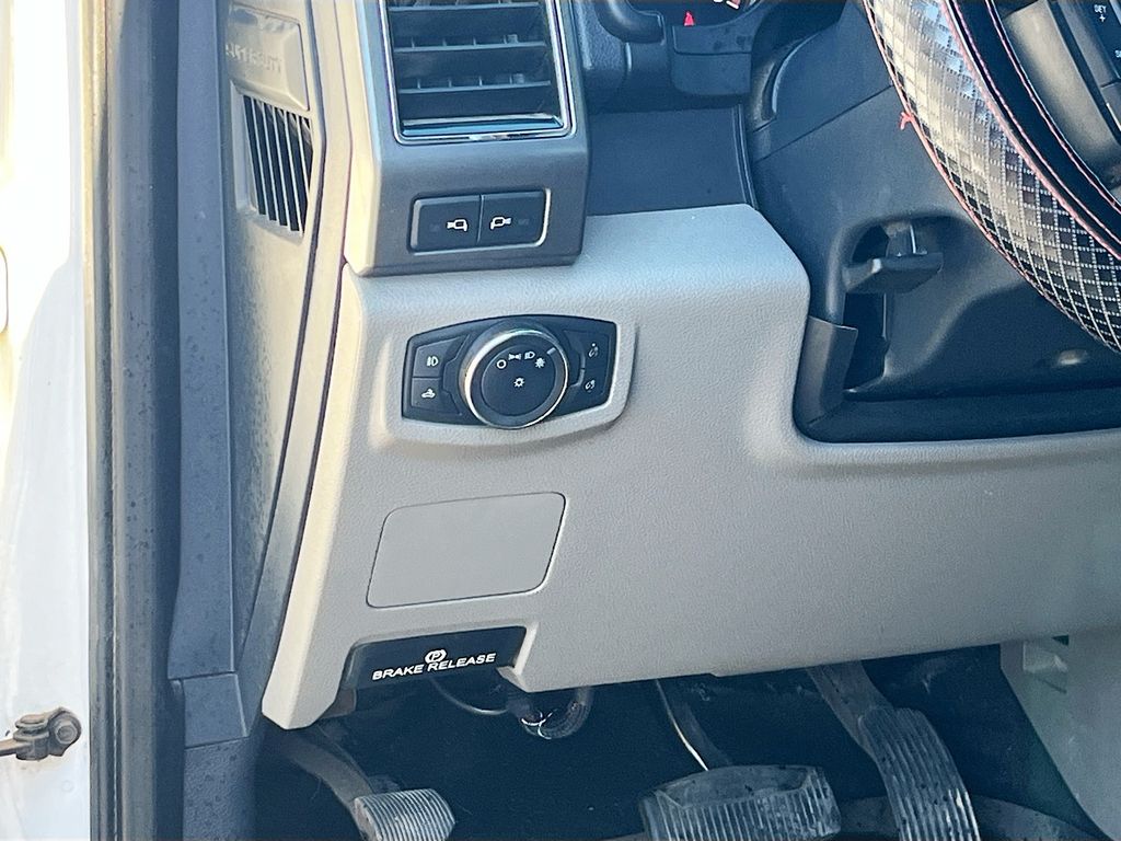 Used 2022 White Ford XLT image 10