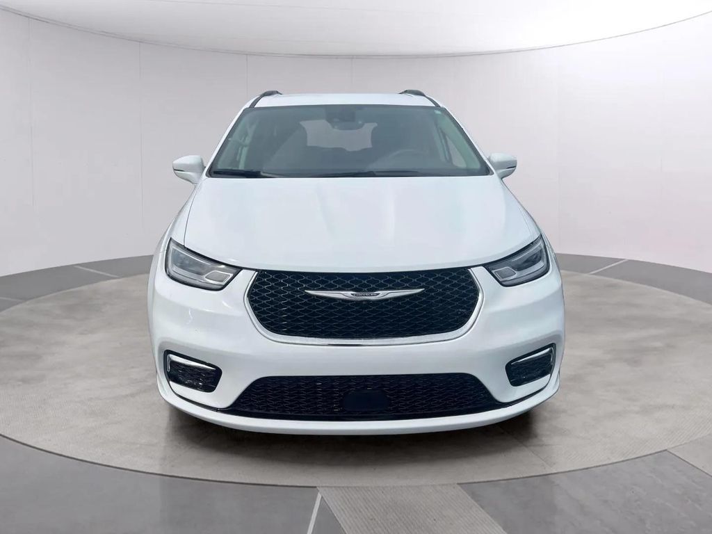 Used 2022 Bright White Clearcoat Chrysler Touring L image 8
