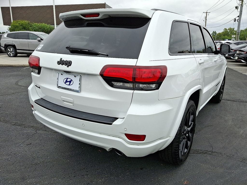 Thumbnail: 2018 Jeep Grand Cherokee - 6