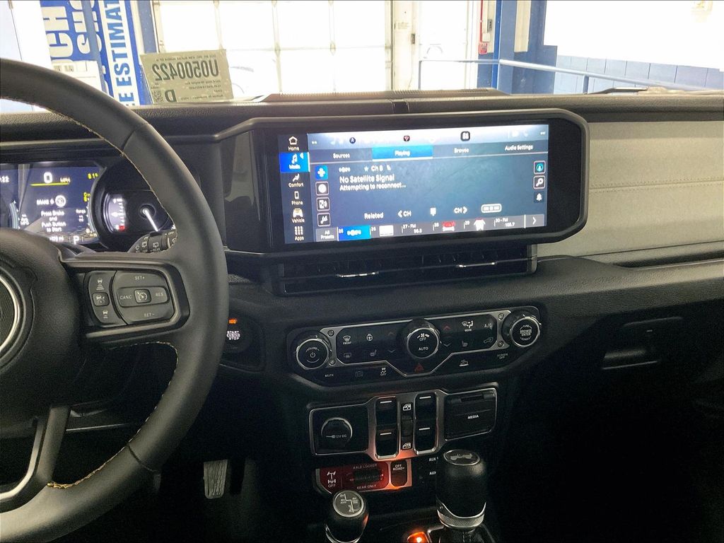 2024 Jeep Wrangler — photo 18
