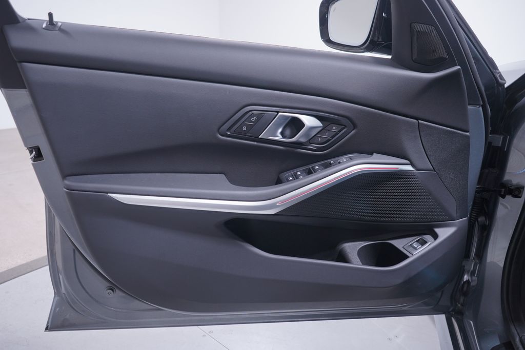 2025 BMW 3 Series 330i 10