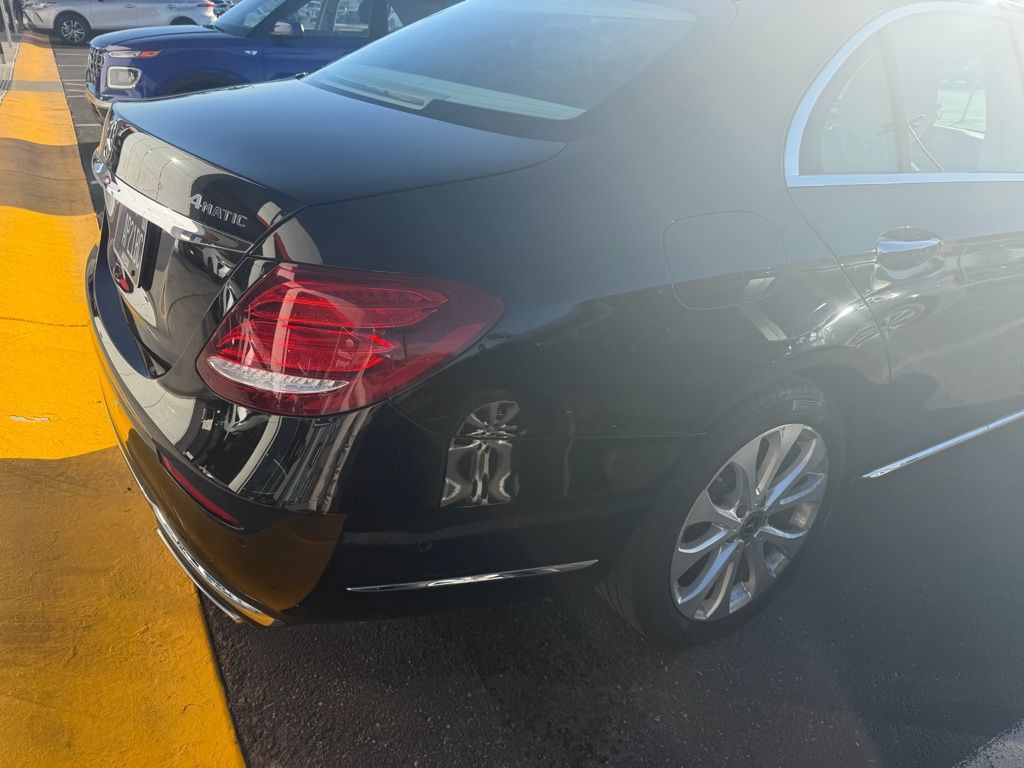 Thumbnail: 2018 Mercedes-Benz E-Class - 4